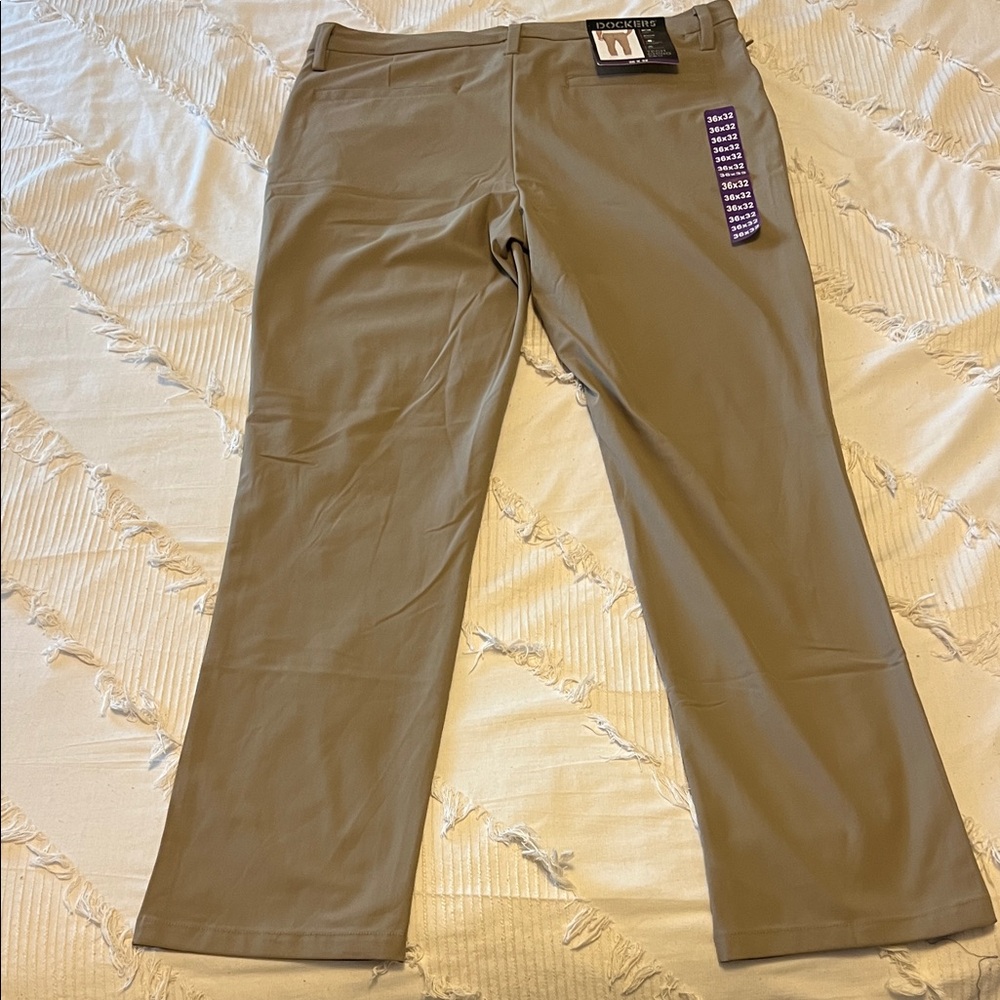 Dockers Men's Khaki Chinos - Picture 7 of 9